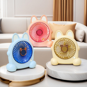 Ventilateur de bureau en forme de lapin de dessin animé avec lumière LED, 7 9,9 pouces, ventilateur de table alimenté par batterie, trois vitesses, commande mécanique, matériau plastique - Product Image 1