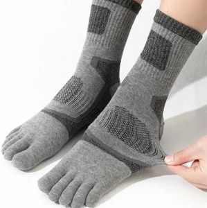 Vente en gros <span class=keywords><strong>Bas</strong></span> d'extérieur pour homme Chaussettes <span class=keywords><strong>de</strong></span> sport à cinq doigts Chaussettes <span class=keywords><strong>de</strong></span> randonnée longues en coton tricoté avec bout fendu 5 <span class=keywords><strong>orteils</strong></span> - Product Image 2