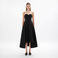 Robe de soirée asymétrique noire pour femme, coupe ajustée, col cœur, bretelles spaghetti, ourlet asymétrique haut-bas, idéale pour les soirées