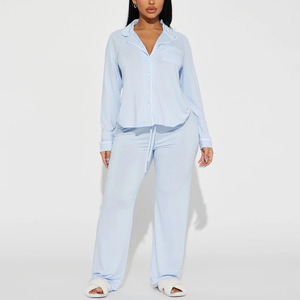 Pijamas de tela acanalada suave para estar en casa a diario y para relajarse por la noche con la familia. - Product Image 1