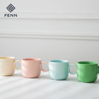 Tasse à café/thé en céramique FENN personnalisée, style nordique, avec anse ronde colorée, tasse en porcelaine Morandi Ins pour eau, lait, cadeaux d'affaires