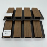 Panneau décoratif extérieur en WPC rainuré, imitation bois, pierre et marbre 3D, anti-UV, idéal pour les revêtements muraux intérieurs et extérieurs.