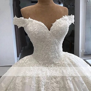 S532A 2025 <span class=keywords><strong>Robe</strong></span> <span class=keywords><strong>de</strong></span> <span class=keywords><strong>mariée</strong></span> en dentelle à manches longues, voile et <span class=keywords><strong>jupon</strong></span>, haute qualité, sur mesure, nouvelle mode, vente en gros - Product Image 1