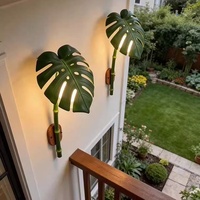 Lampe murale LED en fer forgé avec feuille de Monstera artificielle pour l'extérieur - Lumière chaude décorative pour villas, jardins, éclairage paysager