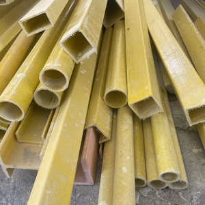 Pipa FRP serat kaca persegi panjang tabung tahan korosi pultrusi profil GRP tabung persegi pemotongan bengkok kekuatan tinggi - Product Image 1
