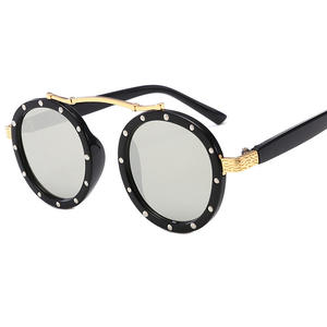 Lunettes de soleil pour enfants, nouvelle mode, vente chaude, monture rose petite, avec rivets, protection UV400, rondes, personnalisables avec logo - Product Image 4