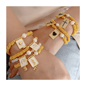 <span class=keywords><strong>Bracciale</strong></span> con perline alla moda a forma <span class=keywords><strong>di</strong></span> cuore a forma <span class=keywords><strong>di</strong></span> stella con ciondolo a forma <span class=keywords><strong>di</strong></span> stella a forma <span class=keywords><strong>di</strong></span> cuore 18k placcato in oro placcato placcato gioiello Multi-stile <span class=keywords><strong>bracciale</strong></span> da donna - Product Image 1