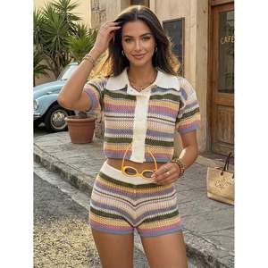 Ensemble de shorts en tricot crochet rayé multicolores pour femmes - Product Image 1