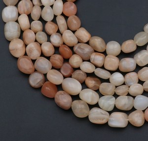 ลูกปัดหินมูนสโตนสีพีชธรรมชาติทรงหยดน้ำ ขนาด 12.5 นิ้ว - Product Image 4