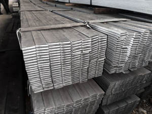Barra Plana de Acero al Carbono Galvanizado S235JR S355JR A36 Ranurada con Orificios Laminada en Caliente - Product Image 2