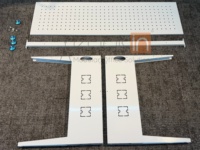 Bureau de direction minimaliste en L pour coworking, avec cloison, structure métallique, gestion des câbles, écologique et durable