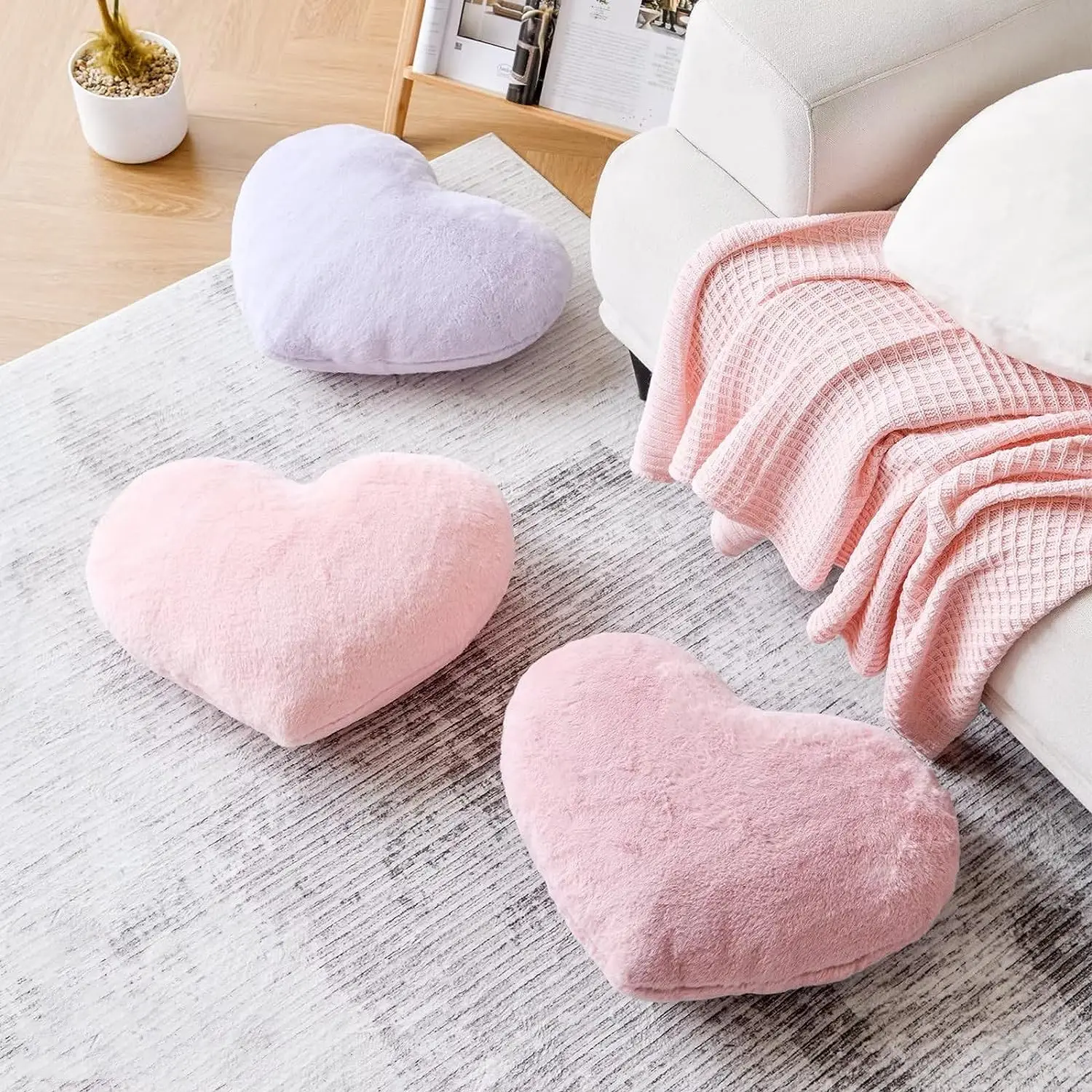 2023 personalizado en forma de corazón lindo Faux Rabbit Fur Room decorativo tiro almohada corazón cojín de felpa para sofá cama chico niñas