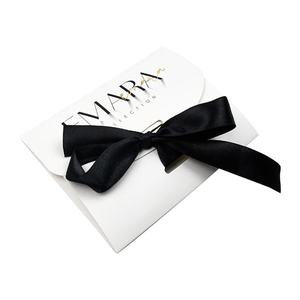 Enveloppes personnalisées pour bijoux et mariages, imprimées avec logo, en carton blanc 250 g/m², pelliculées, imprimées offset, avec ruban, taille sur mesure - Product Image 4
