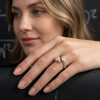 Anillo de compromiso y boda LAX DIORE JEWELS de oro rosa con cabeza de pantera y moissanita, corte brillante, engaste de garras, banda de lujo para mujer