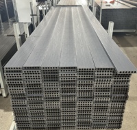 Lantai Komposit WPC SINKO Coextrusion Motif Kayu Modern Tekstur Karbon Hitam Disikat Tahan Air Panjang dan Warna Dapat Disesuaikan