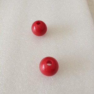 Tapa redonda con cordón y cuentas rojas para bolsos, 2 piezas - Product Image 1