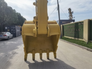 รถขุดตีนตะขาบ Komatsu PC400-8 มือสอง ขนาด 40 ตัน สำหรับงานหนัก พร้อมปั๊มไฮดรอลิก PLC เครื่องยนต์ มอเตอร์ เกียร์บ็อกซ์ และเกียร์ ของแท้จากญี่ปุ่น - Product Image 2