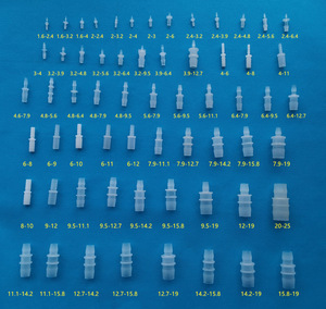 Raccord de tuyau réducteur droit à barbelures en plastique avec extrémité à barbelures - Product Image 1