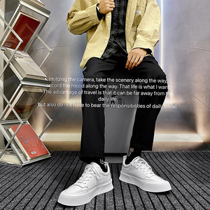 Xiao <span class=keywords><strong>Bai</strong></span> chaussures décontractées à <span class=keywords><strong>la</strong></span> mode pour hommes couleur unie à semelle épaisse baskets respirantes Style coréen polyvalent pour le printemps et l'automne - Product Image 3