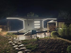 Villa capsule spatiale préfabriquée de luxe moderne et design de mode pour bureaux avec système intelligent et conteneur en acier - Product Image 3