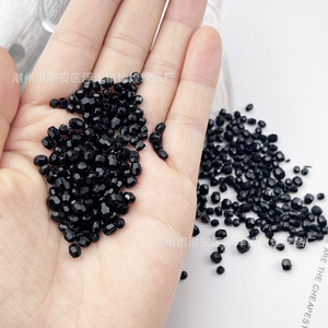 Cuentas acrílicas negras de esquina de 3-5 mm con orificio recto multifacético para la fabricación de joyas, material para tejer cadenas de teléfono y bolsos DIY - Product Image 1