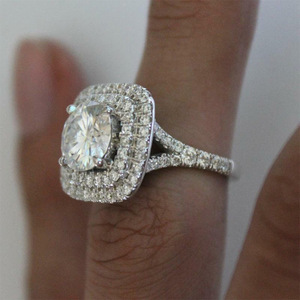 Anello Scintillante con Zirconi Incastonati per Donne, Elegante Gioiello da Dito alla Moda - Product Image 3