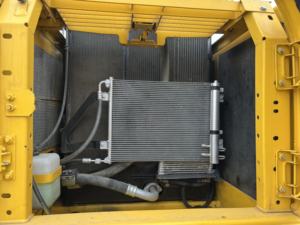 Excavatrice sur chenilles hydraulique d'occasion, marque japonaise d'origine, moteur Cummins 20 tonnes, modèles Komatsu PC200 - Product Image 5