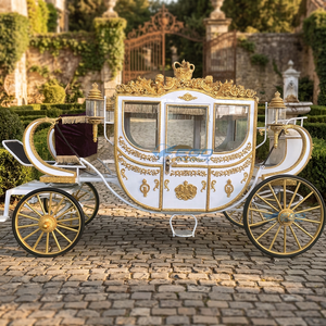 Élégante calèche royale blanche et or, fermée, à chevaux, avec portes, chariot vintage personnalisé non motorisé pour événements extérieurs et défilés - Product Image 1