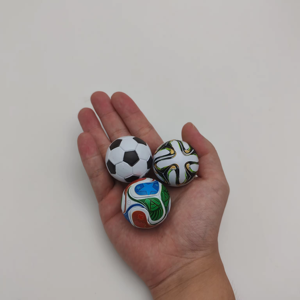 Caja de Regalo Conmemorativa <span class=keywords><strong>del</strong></span> <span class=keywords><strong>Mundial</strong></span> de Fútbol 1970-2026, Llavero de Material PU con Mini Balones de Fútbol 3423 - Product Image 2