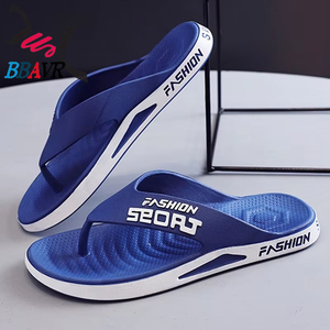 Vente en gros de tongs classiques pour hommes, nouveau design, imprimé floral, respirantes, confortables, souples, en PVC, à prix abordable - Product Image 1