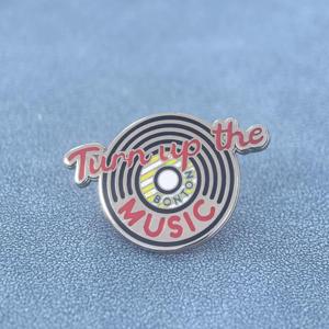 Spille in smalto a tema disco retrò in vinile, spille da bavero con tema musica <span class=keywords><strong>rock</strong></span> <span class=keywords><strong>and</strong></span> <span class=keywords><strong>roll</strong></span>, gioielli regalo per amici - Product Image 1