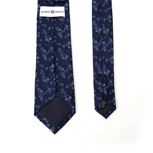 <span class=keywords><strong>Cravate</strong></span> en soie sur mesure de créateur avec un col à franges de 8 cm, imprimé micro-fleuris <span class=keywords><strong>Liberty</strong></span>, collection de cravates personnalisées de créateur - Product Image 4