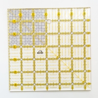 Règles de patchwork en acrylique carrées de 6 x 6 pouces, épaisseur de 3 mm, transparentes, avec lignes jaunes, pour projets de couture et de création de mode DIY