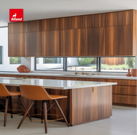 Meuble de cuisine Alland haut de gamme en bois de noyer naturel avec marbre noir de luxe pour rénovation de maison sur mesure