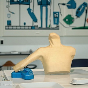 Maniquí de Entrenamiento para Punción Periférica y Punción Venosa <span class=keywords><strong>Central</strong></span>, Simulador de Entrenamiento Médico para Venopunción - Product Image 2