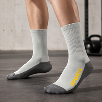 Chaussettes de sport épaisses personnalisées en gros, antidérapantes, de haute qualité, OEM ODM, faible MOQ, chaussettes en coton confortables pour la course à pied, la gym et l'entraînement