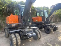 Machinerie de terrassement : Mini-pelle sur roues 6 tonnes DX60W avec tarière, godet à pince, moteur, pompe et engrenages à haute efficacité