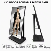 Affichage publicitaire LCD portable d'intérieur de 43 pouces, 550 nits, inclinable, sur pied avec base à roulettes