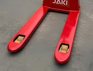 Chariot élévateur à palettes entièrement électrique JAKI <span class=keywords><strong>QBM</strong></span> 1,5 tonne 2 tonnes, batterie lithium, équipement de manutention de matériaux d'entrepôt, certifié CE, AWD - Product Image 4