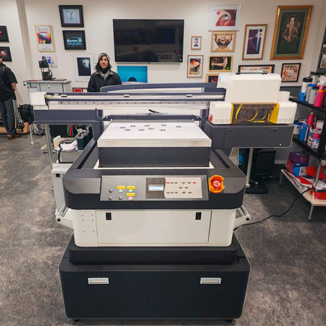 6090 High Speed UV Flatbed Printer 5.5m²/h Production I3200 Nozzle 600x900mm Width for Large Format Applications