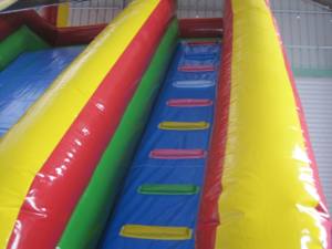 Toboggan aquatique gonflable en PVC pour piscine, idéal pour les locations commerciales, résidentielles et scolaires, et les fêtes en intérieur/extérieur - Product Image 3