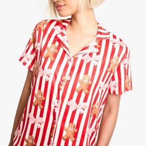 Conjunto de Pijama Navideño de 2 Piezas en Oferta, Corte Holgado, Estampado Navideño, Camiseta de Manga Corta y Pantalones Cortos - Product Image 3