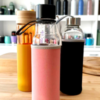 Bouteille d'eau en verre sans BPA avec logo personnalisé, 600 ml/20 oz, couvercle à vis, manchon de protection en néoprène, portable avec sangle