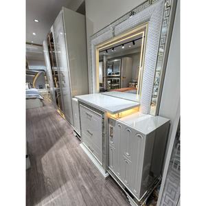 Ensemble de Chambre à Coucher Complète de Luxe 5 Pièces en Bois Entièrement Blanc Modèle <span class=keywords><strong>2025</strong></span>, Lit <span class=keywords><strong>King</strong></span> Size avec Table de Chevet, Commode et Armoire - Product Image 5