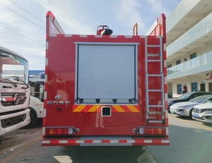 Le nouveau <span class=keywords><strong>camion</strong></span> <span class=keywords><strong>de</strong></span> pompiers à mousse Haowo à quatre roues motrices <span class=keywords><strong>de</strong></span> 5 tonnes, un véhicule doté <span class=keywords><strong>de</strong></span> fonctions <span class=keywords><strong>de</strong></span> sauvetage et <span class=keywords><strong>de</strong></span> réponse aux urgences incendie. - Product Image 6