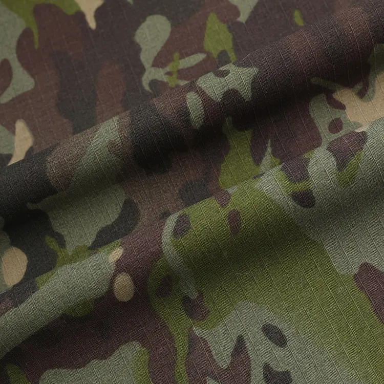 Tissu imprimé camouflage côtelé TC 65% polyester 35% coton, imperméable à l'eau, à utiliser pour un camouflage uniforme et imperméable