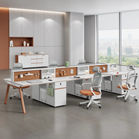 Poste de travail modulaire personnalisable pour 4 personnes avec panneau perforé et prises électriques pour mobilier de bureau moderne