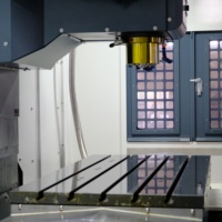 Fraiseuse verticale CNC BT40 Mengji MV-856 avec banc en fonte minérale et changeur d'outils automatique pour pièces automobiles et aérospatiales X800 Y560