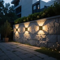 Lámpara de Jardín con Sistema de Energía Solar LED, Iluminación de Cuatro Lados, Luces Solares Impermeables para Paredes y Cercas Exteriores