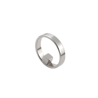 Outil magnétique multifonctionnel solide et amovible pour ongles NAM007 de la marque Tamax pour salon et usage domestique, optimisant le processus d'art des ongles